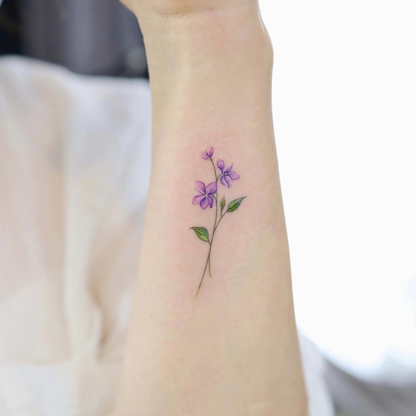31 Beautiful And Charming Small Flower Tattoo Ideas To Inspire You 