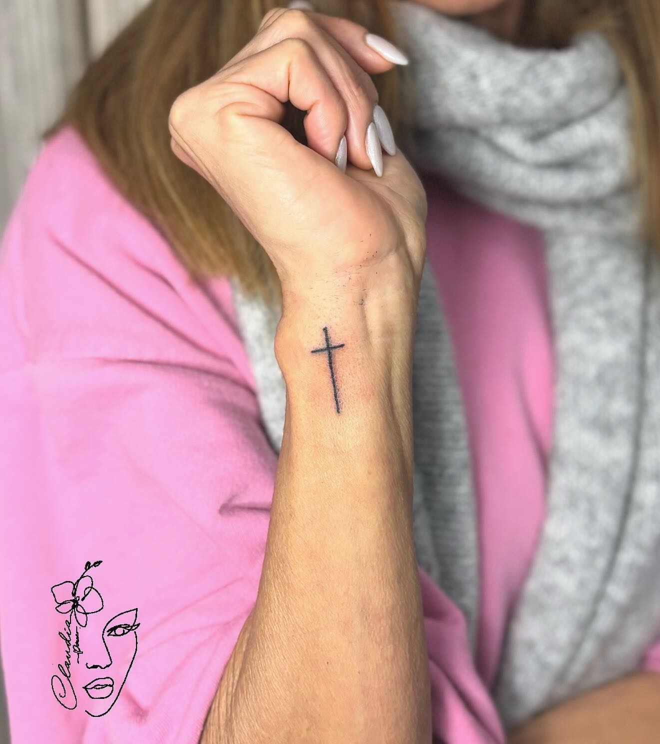 15 Meaningful Cross Tattoos For Women Fabbon